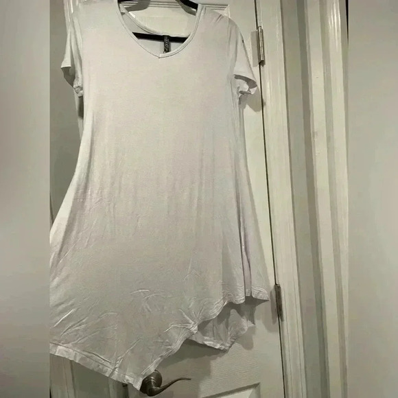 NWT Made by Johnny White Short Sleeve Scoop Neck Asymmetrical Hem Tunic Size XL - Picture 3 of 11